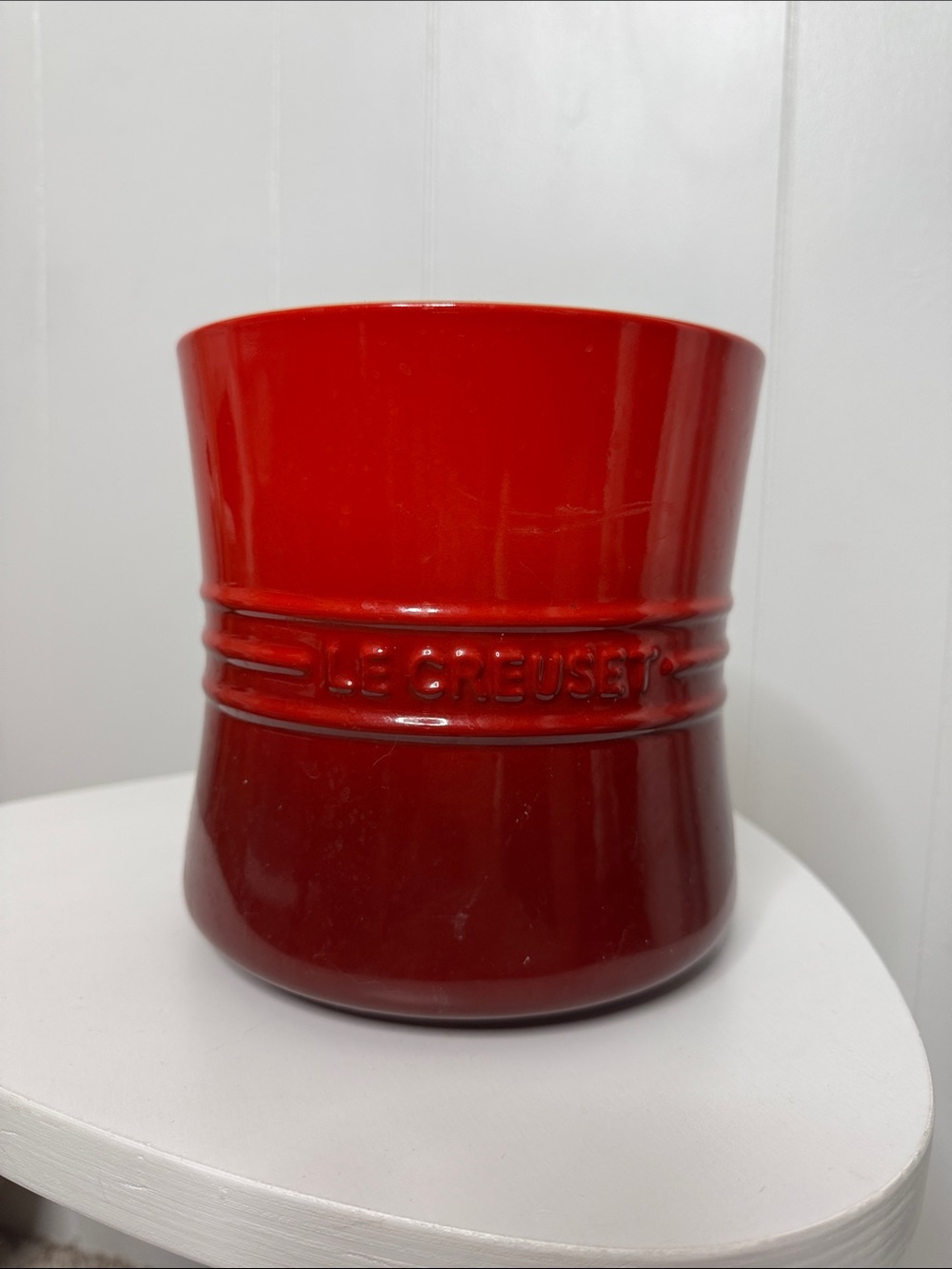 Le creuset red crock utensil holder